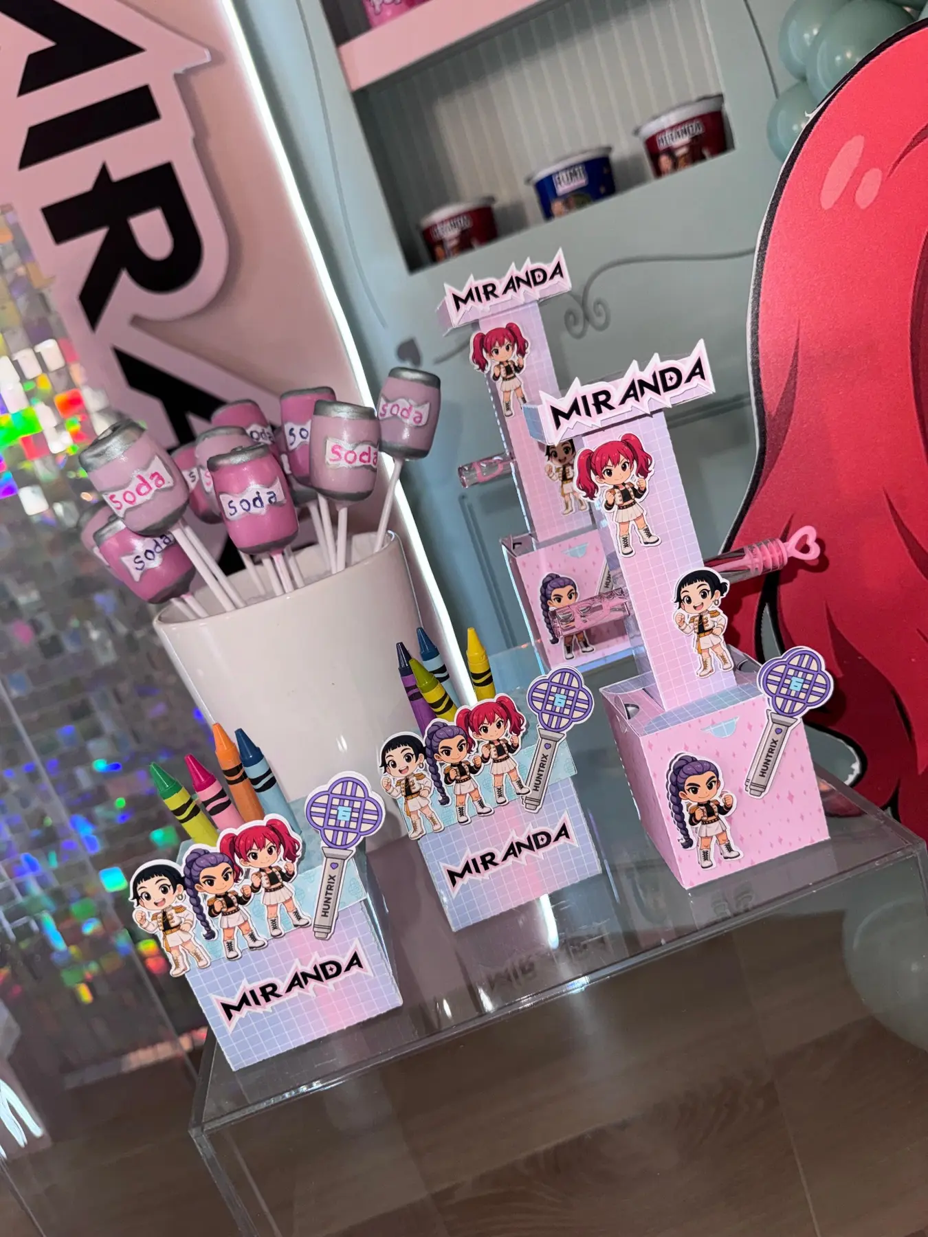 Colección K-Pop con bolsas, vasos y detalles