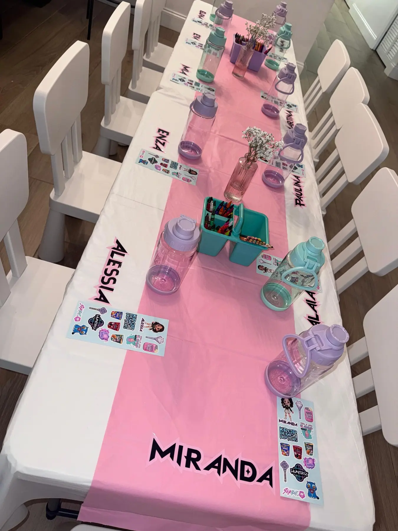 Mesa K-Pop personalizada para Miranda