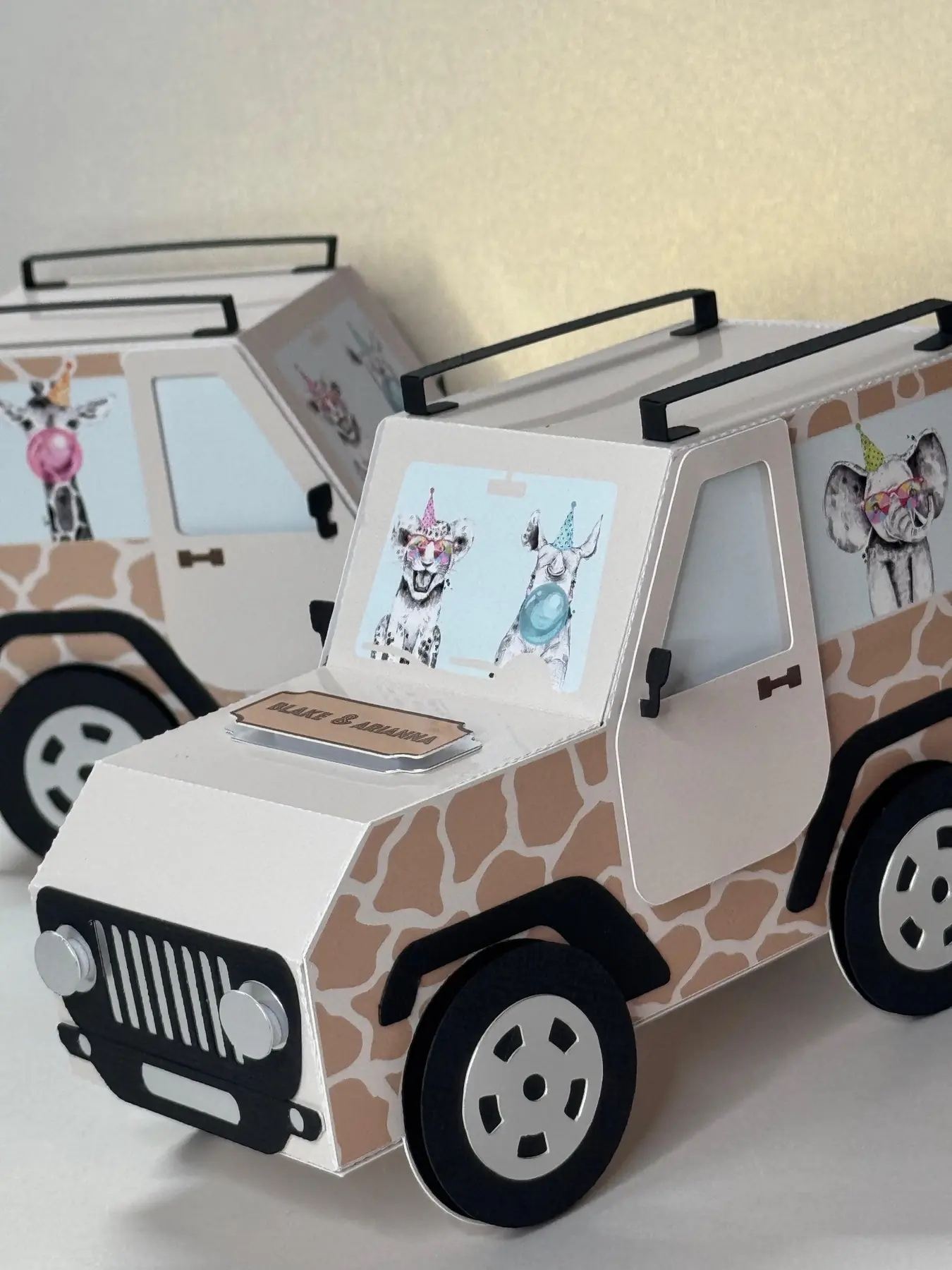Favor box infantil en forma de jeep safari